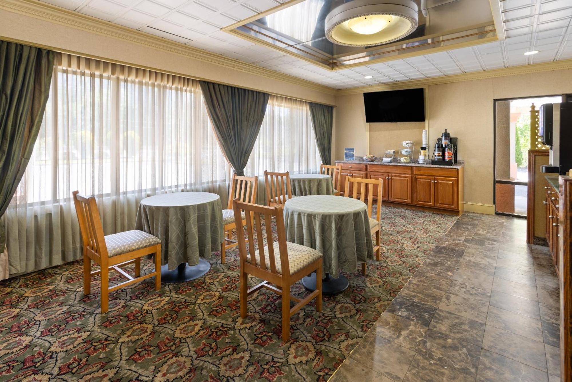 Inn At Atlantic City Hotel & Banquet Галуоей Екстериор снимка